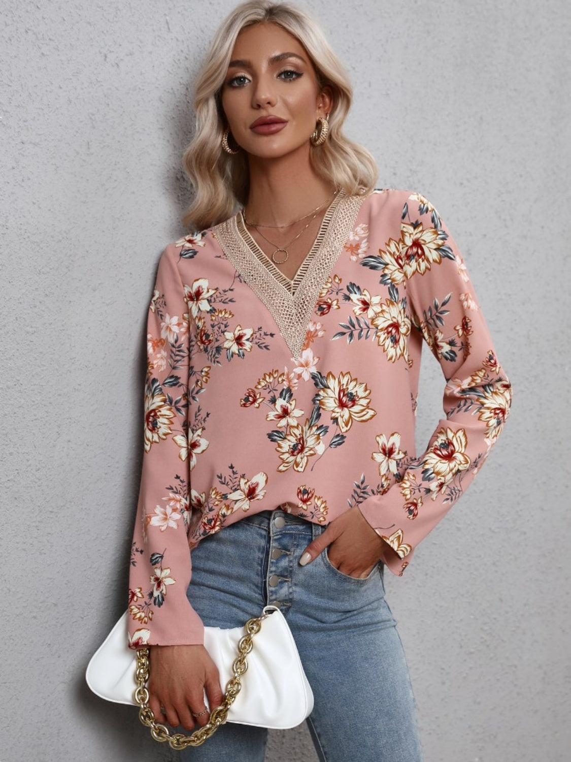 Blusa estampada de manga larga con cuello en V