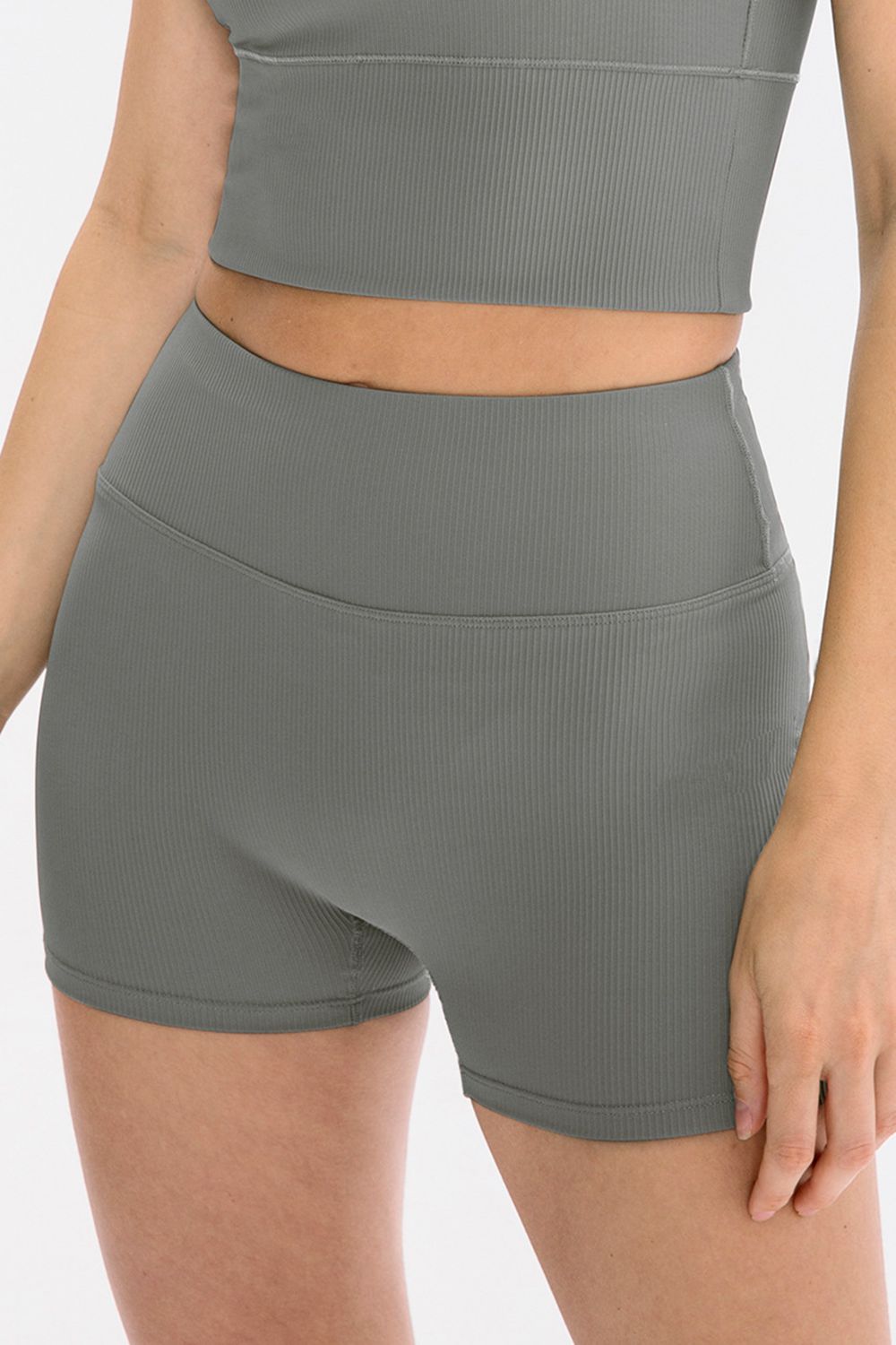 Sport-Shorts mit schmaler Passform und breitem Bund