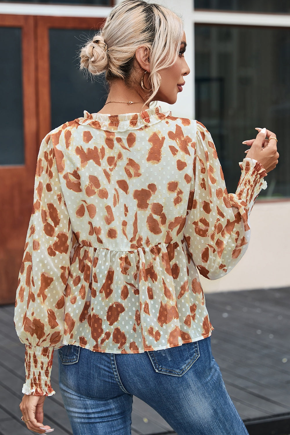 Blusa de manga farol con cuello en V y estampado de volantes