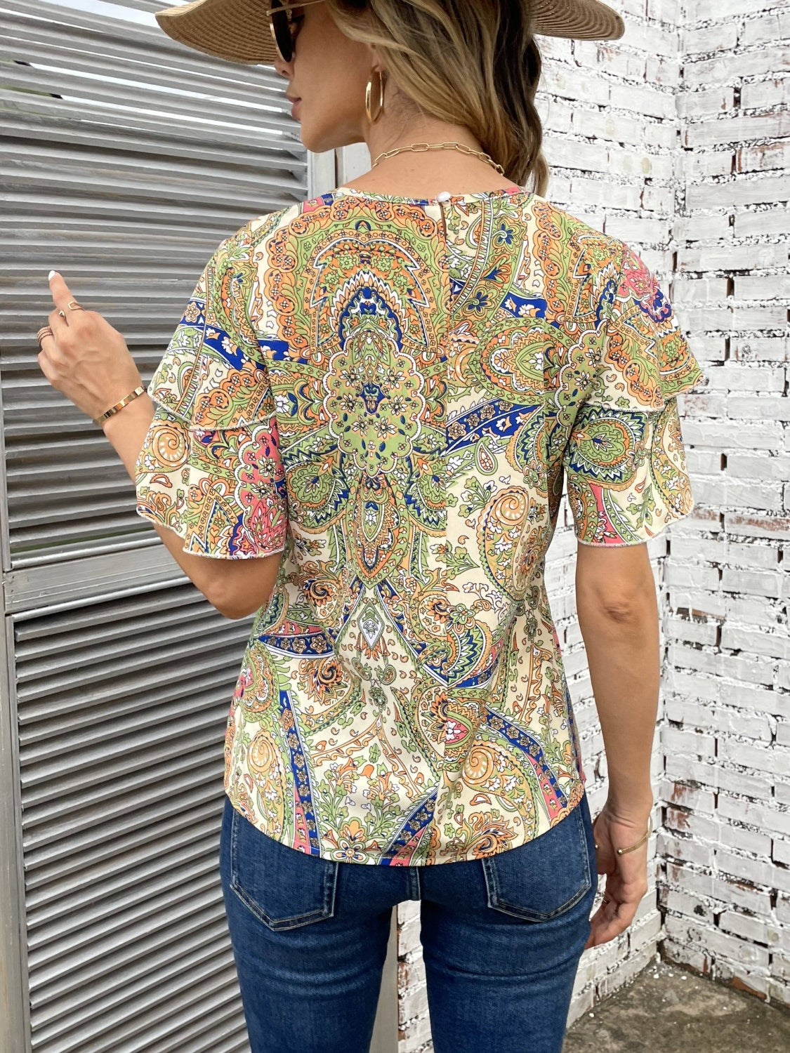 Blusa estampada de manga corta con cuello redondo