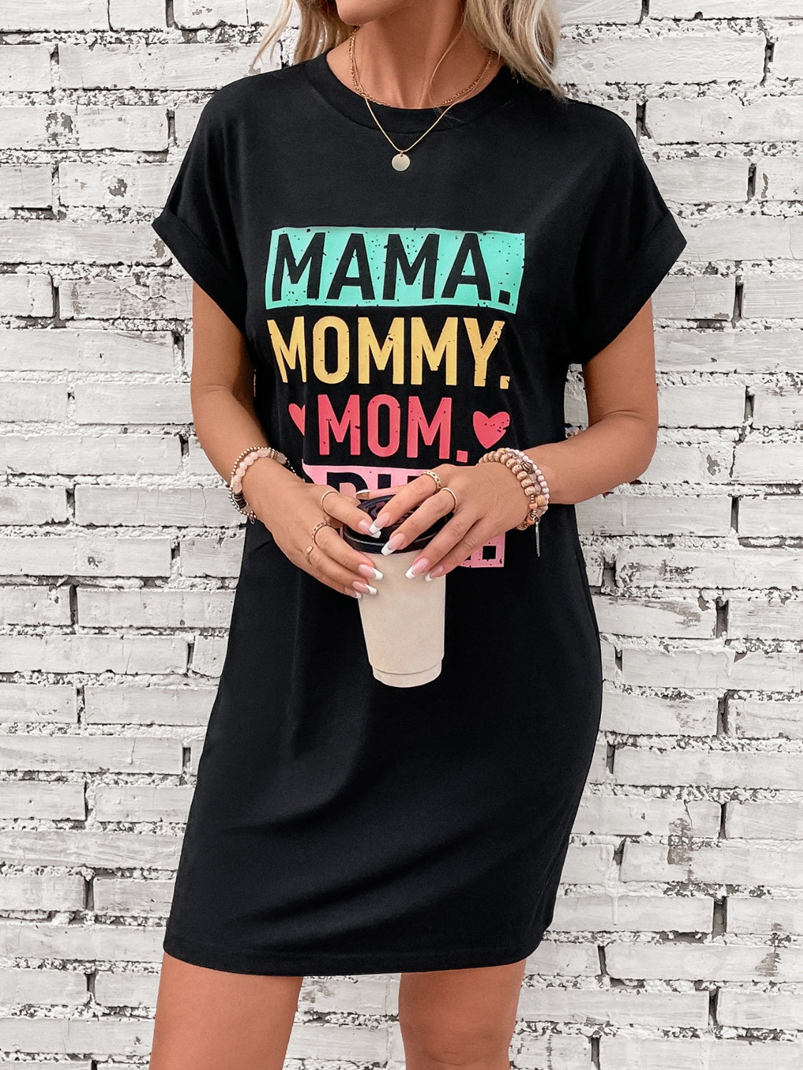 Kurzärmliges Mini-T-Shirtkleid mit Buchstabengrafik