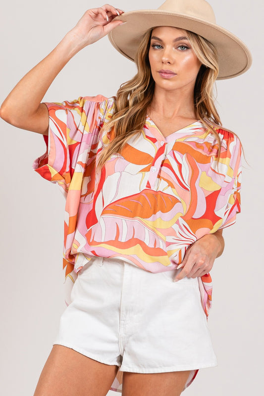 SAGE + FIG Bluse mit halbhohem Knopf und abstraktem Print