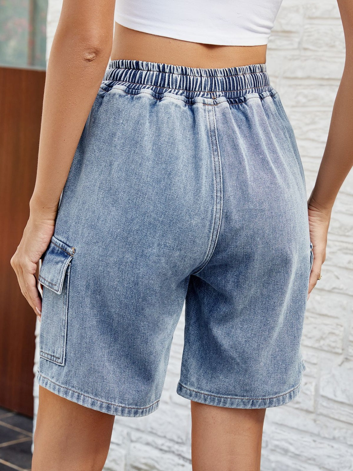 Jeansshorts mit Kordelzug und Taschen