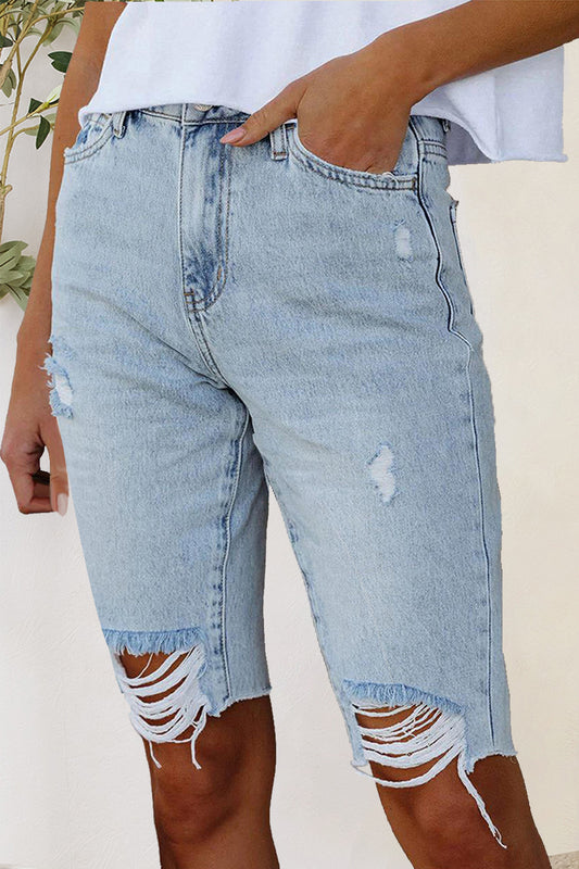 Distressed-Jeansshorts mit offenem Saum