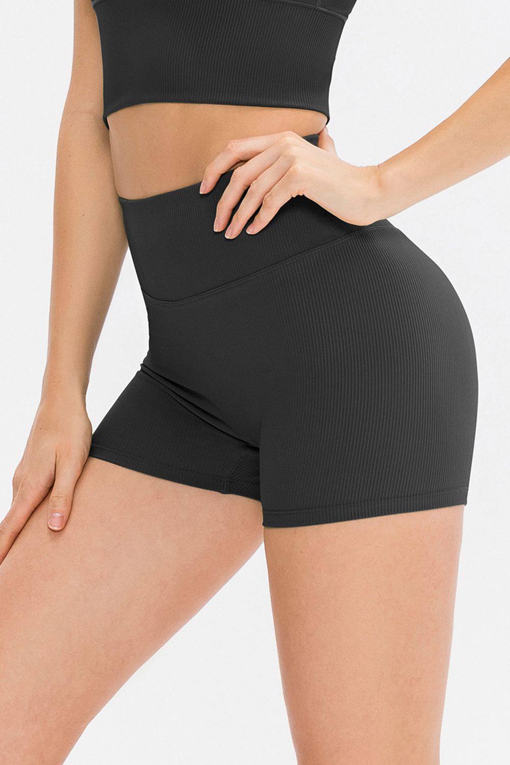 Sport-Shorts mit schmaler Passform und breitem Bund