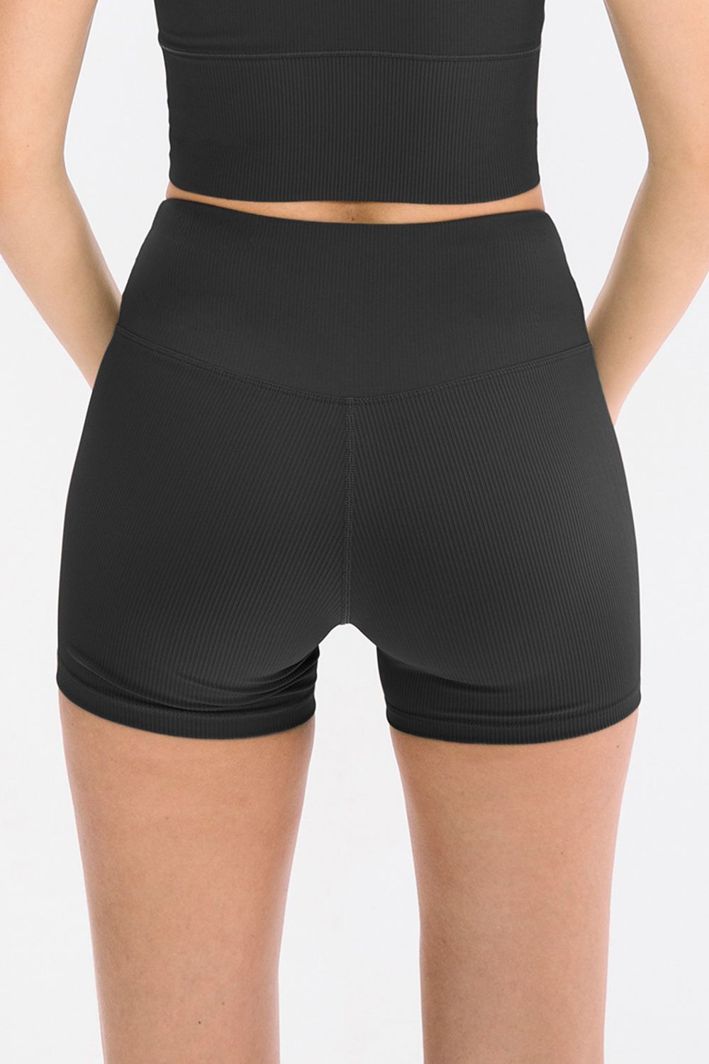 Sport-Shorts mit schmaler Passform und breitem Bund