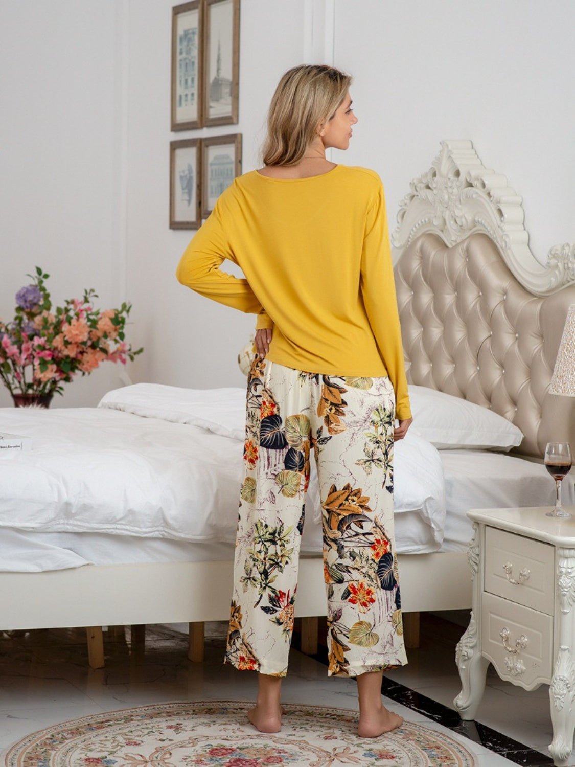 Lounge-Set aus Top mit Rundhalsausschnitt und bedruckter Hose