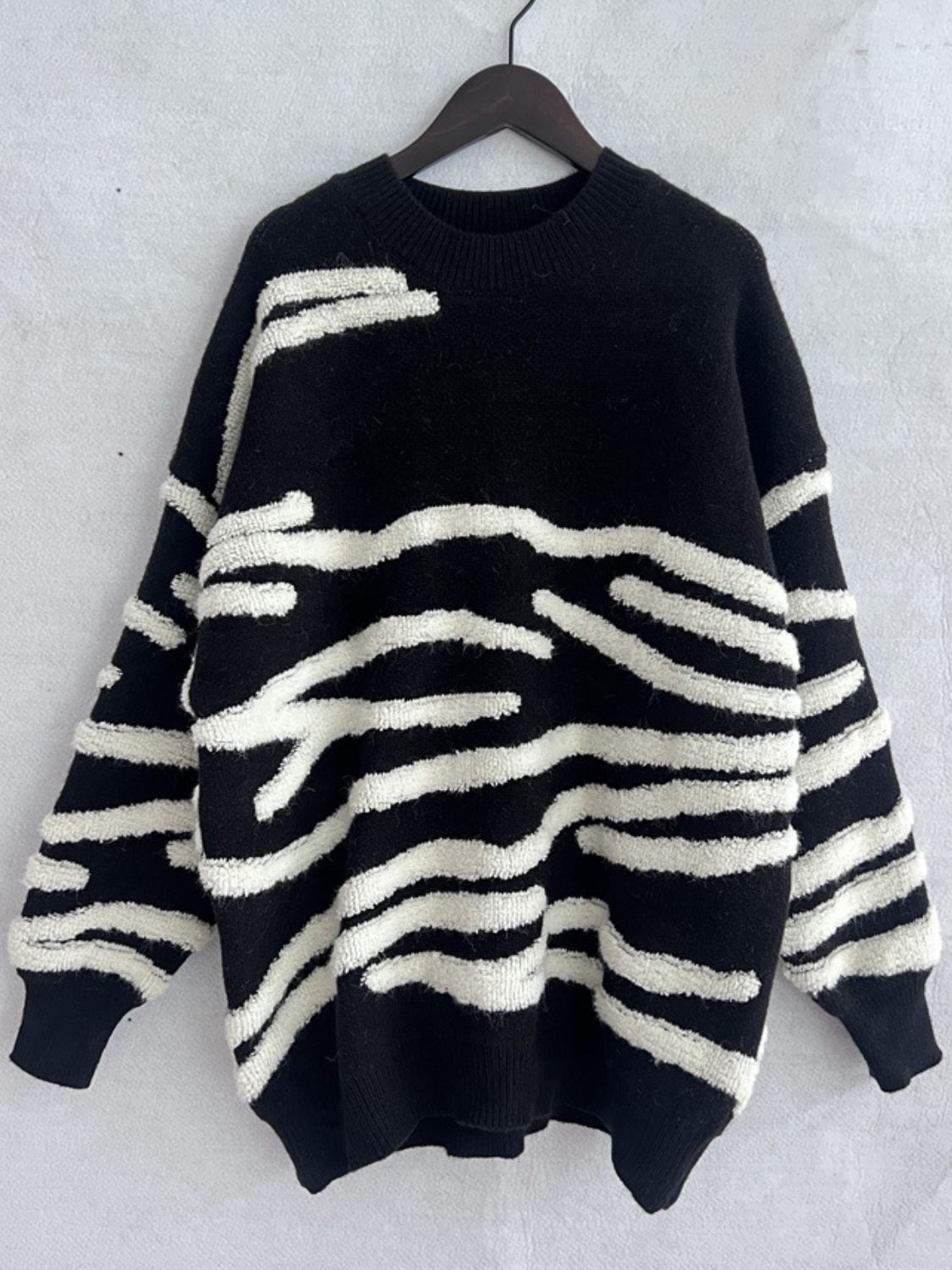 Contrast Round Neck Long Sleeve Sweater