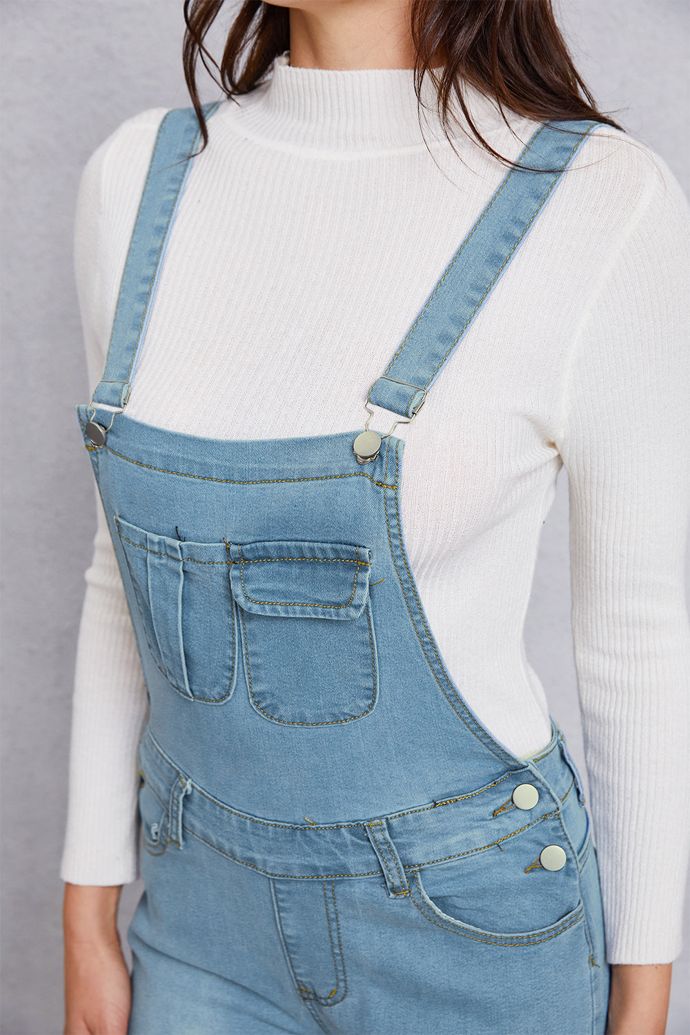 Overall aus gewaschenem Denim im Used-Look mit Taschen