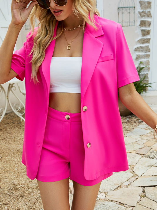 Set aus kurzärmligem Blazer und Shorts