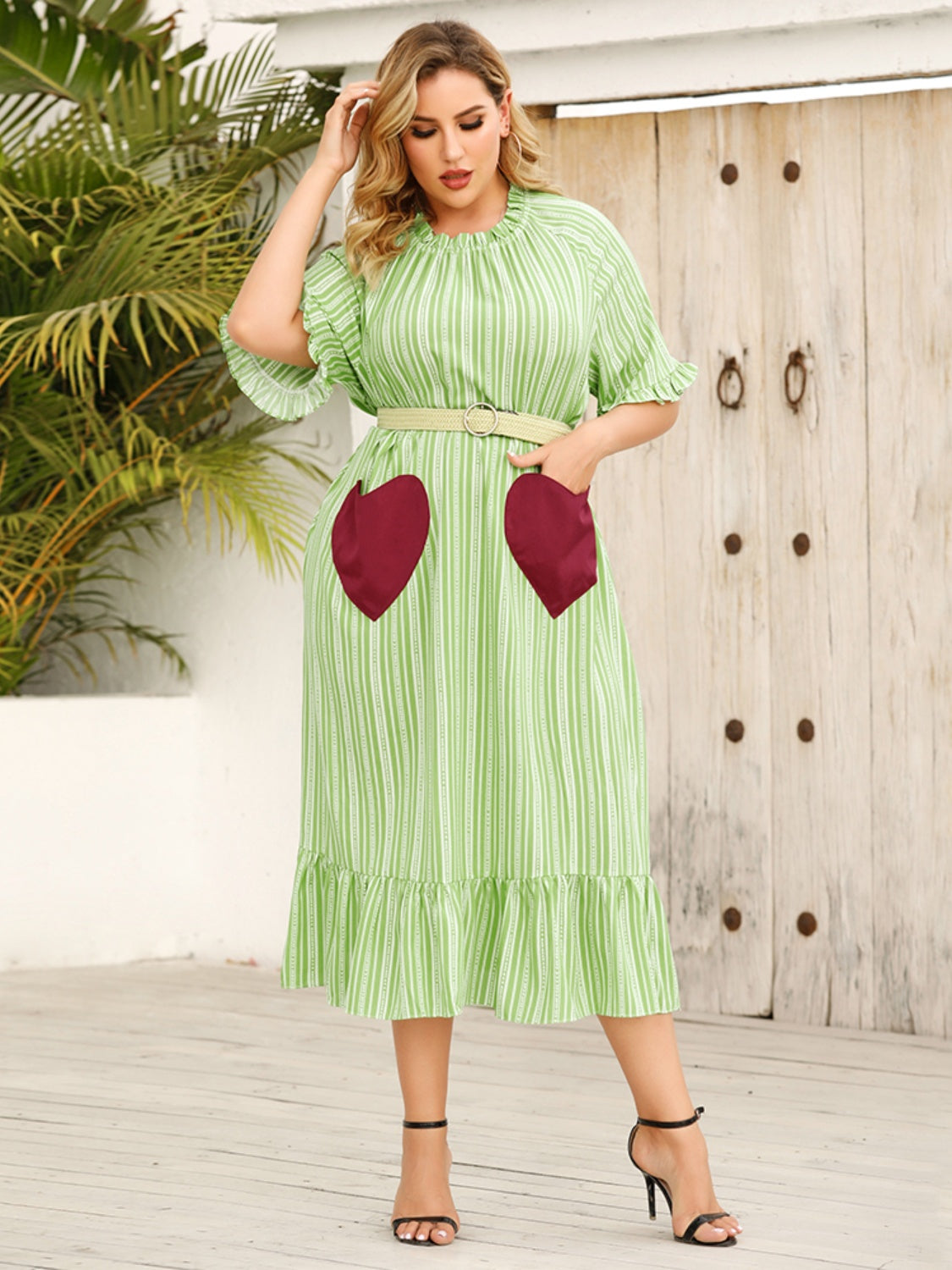 Plus Size Kleid mit halblangen Ärmeln und Rüschen und Herzmuster