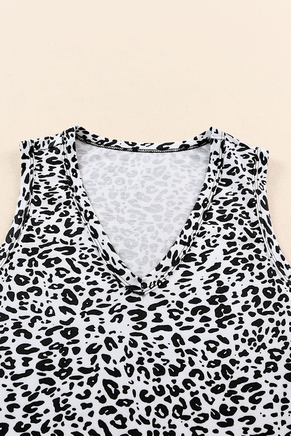 Tanktop mit V-Ausschnitt und Animalprint