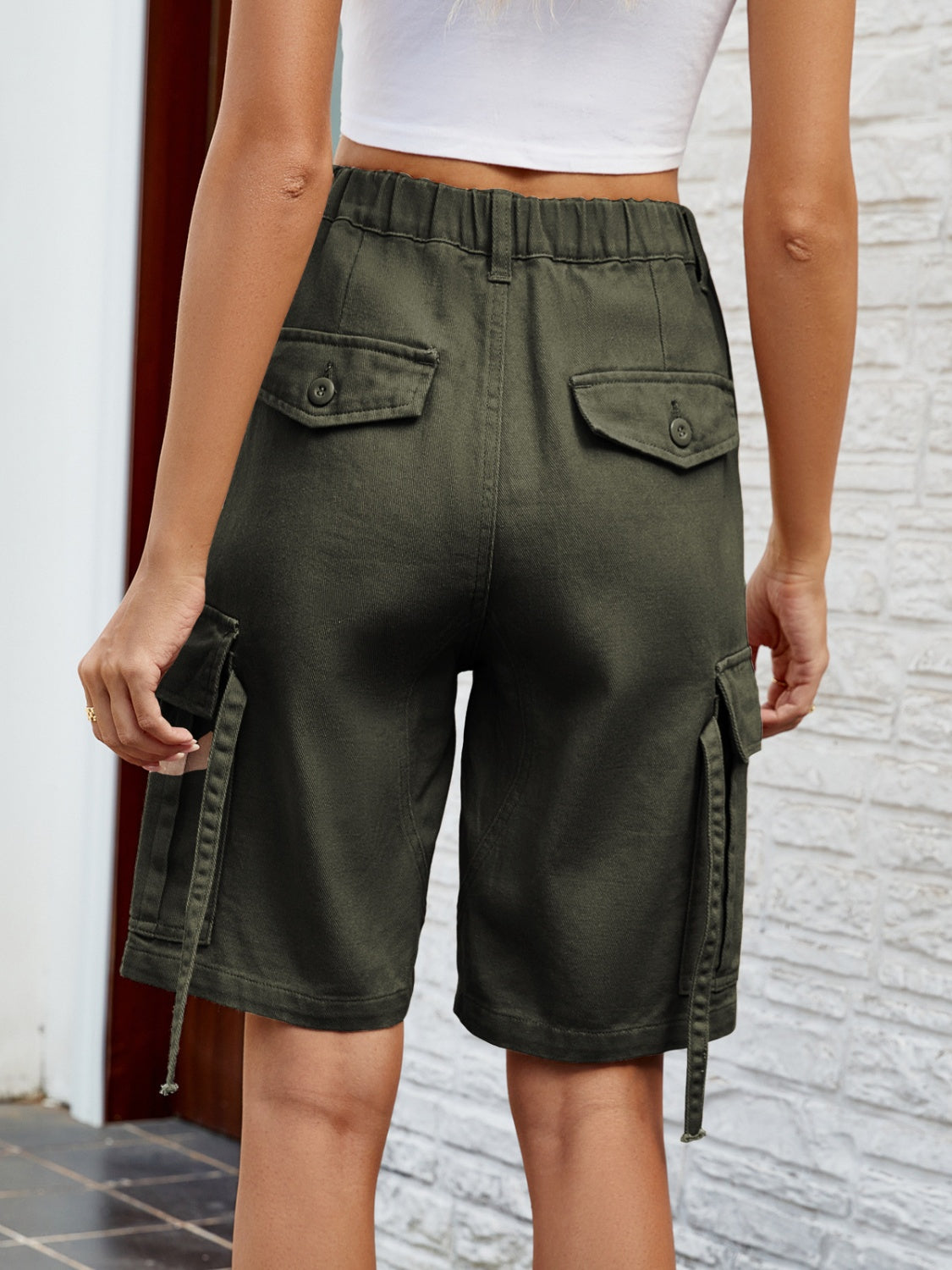 Jeansshorts mit hoher Taille und Taschen