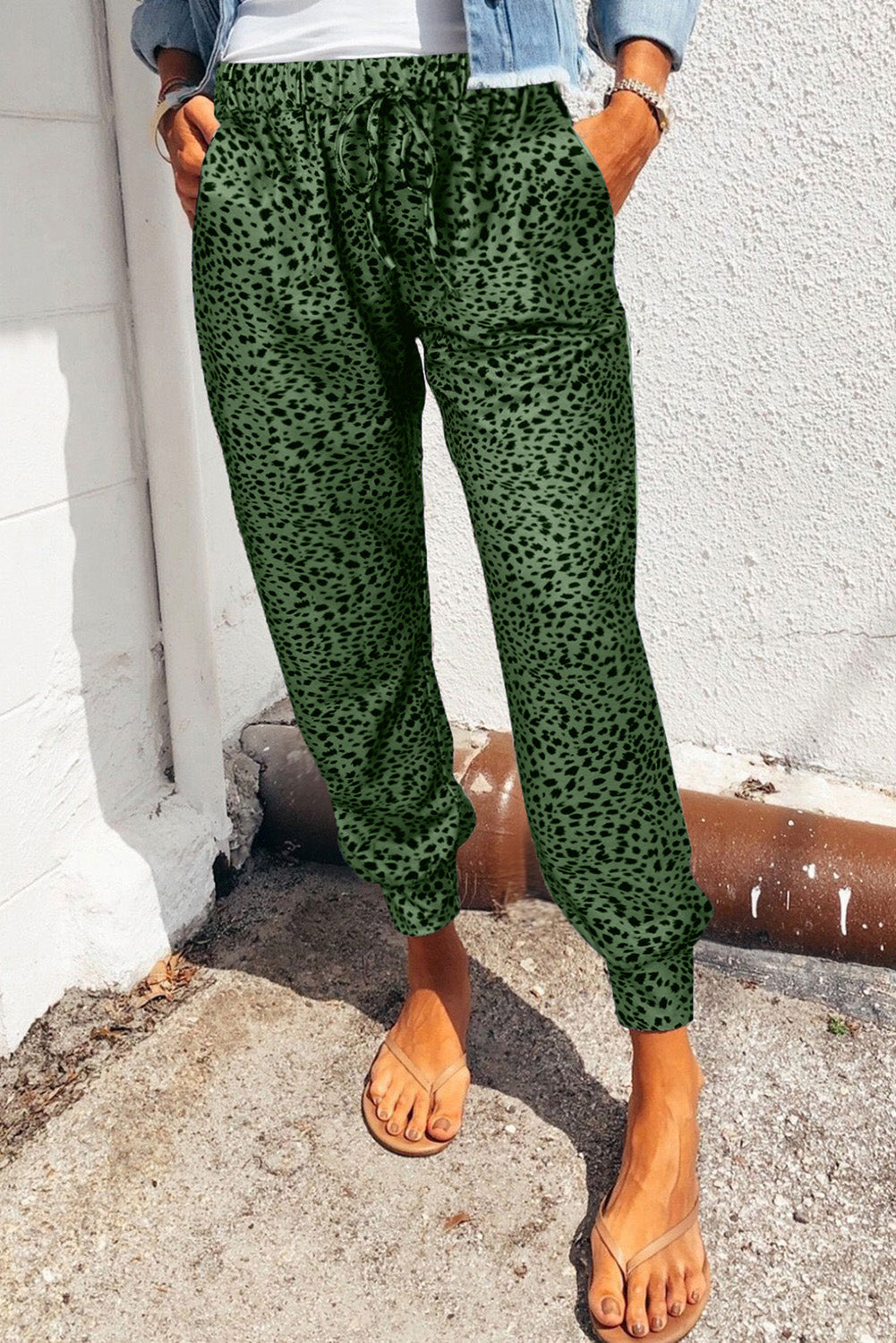 Double Take – Jogginghose mit Leopardenmuster und Taschen