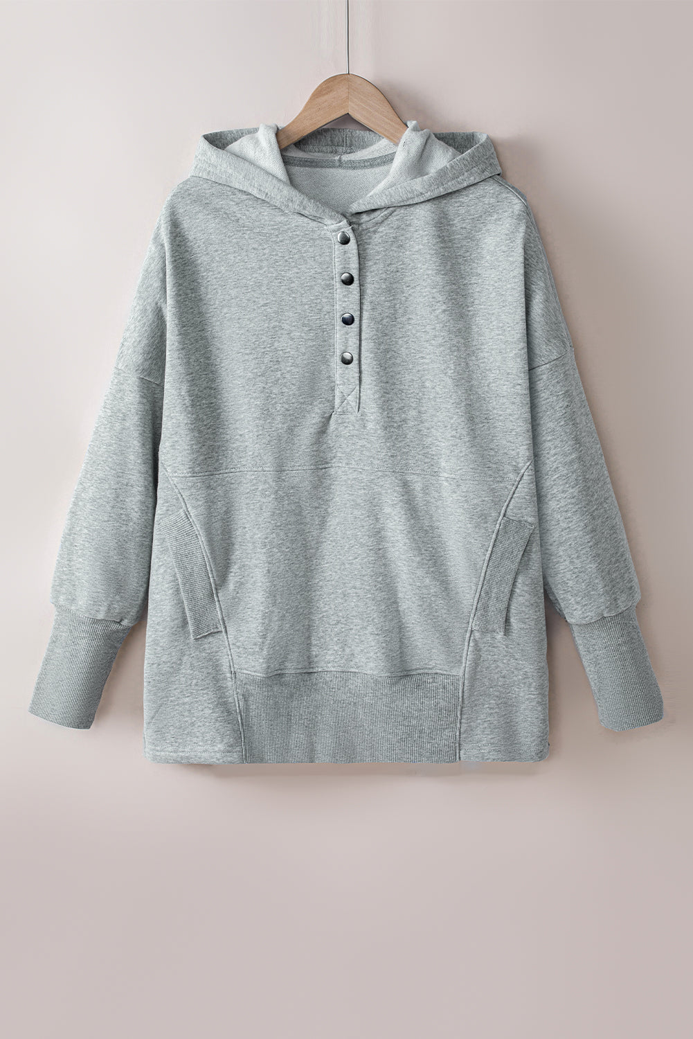 Hoodie mit überschnittenen Schultern und Viertel-Druckknopf