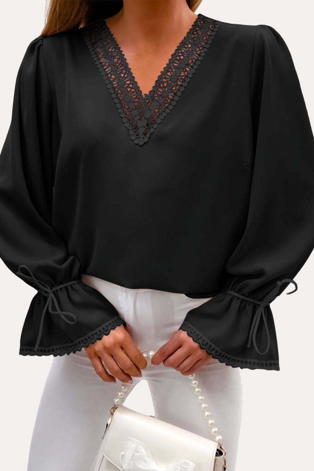 Blusa calada con cuello en V y mangas con volantes