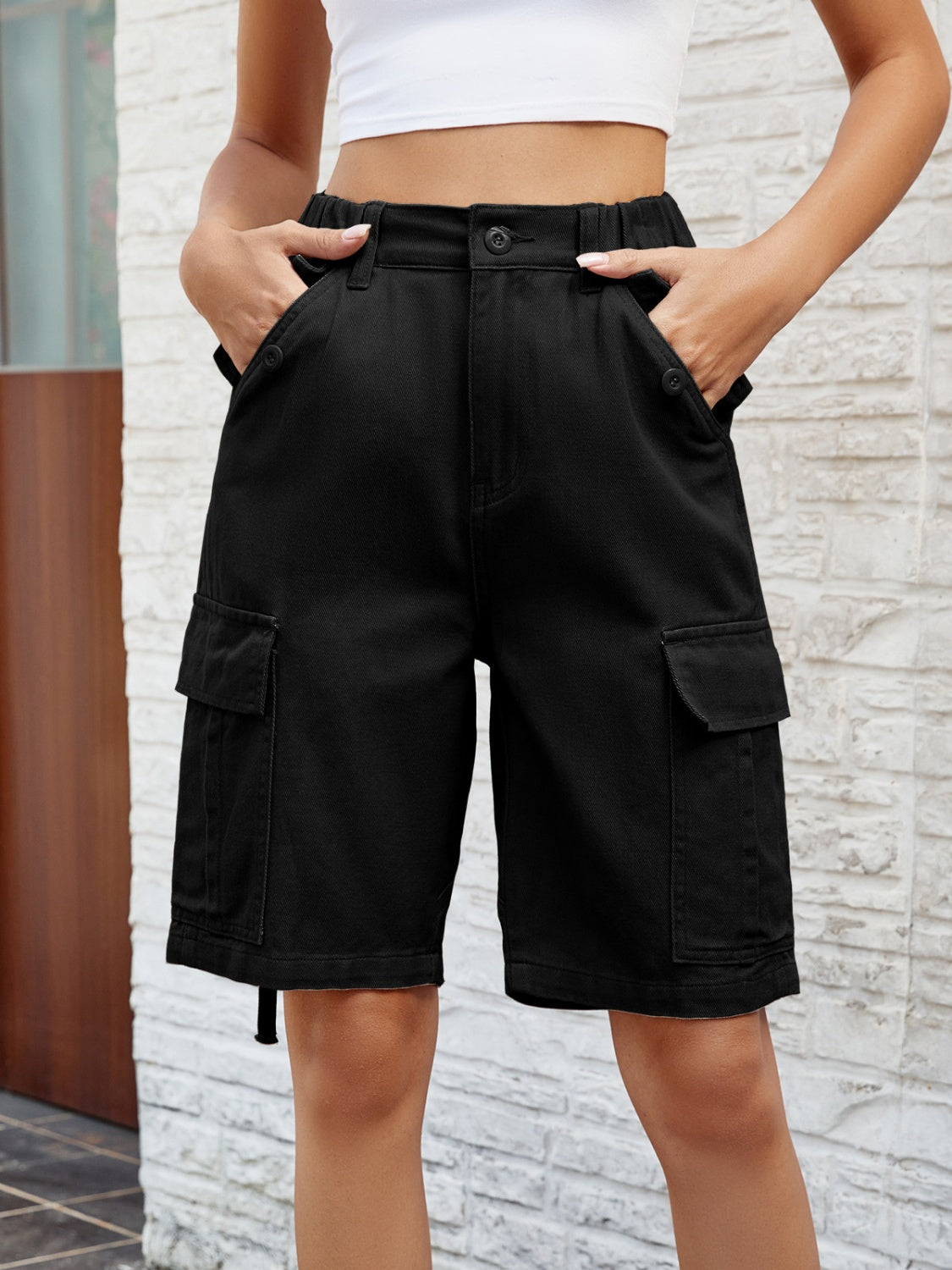 Jeansshorts mit hoher Taille und Taschen