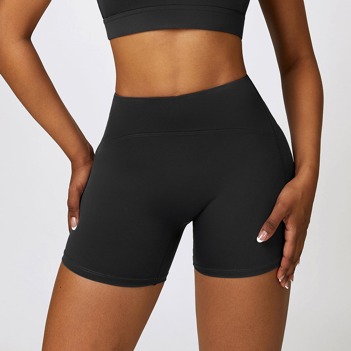 Sport-Shorts mit schmaler Passform und breitem Bund