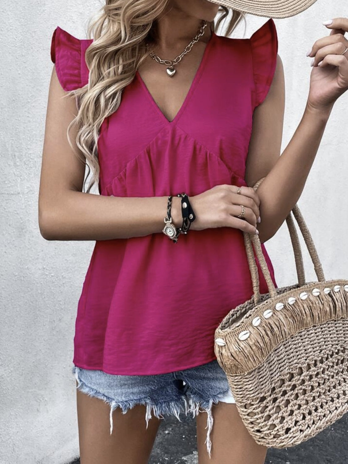 Blusa con mangas casquillo y cuello en V con volantes