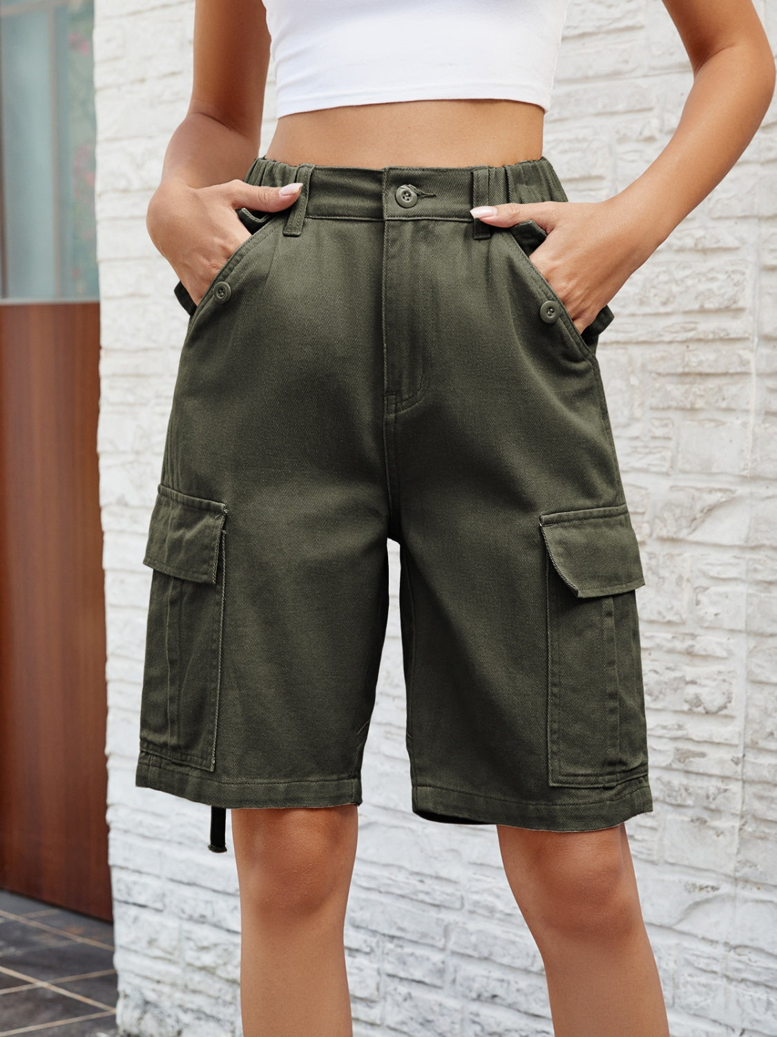 Jeansshorts mit hoher Taille und Taschen