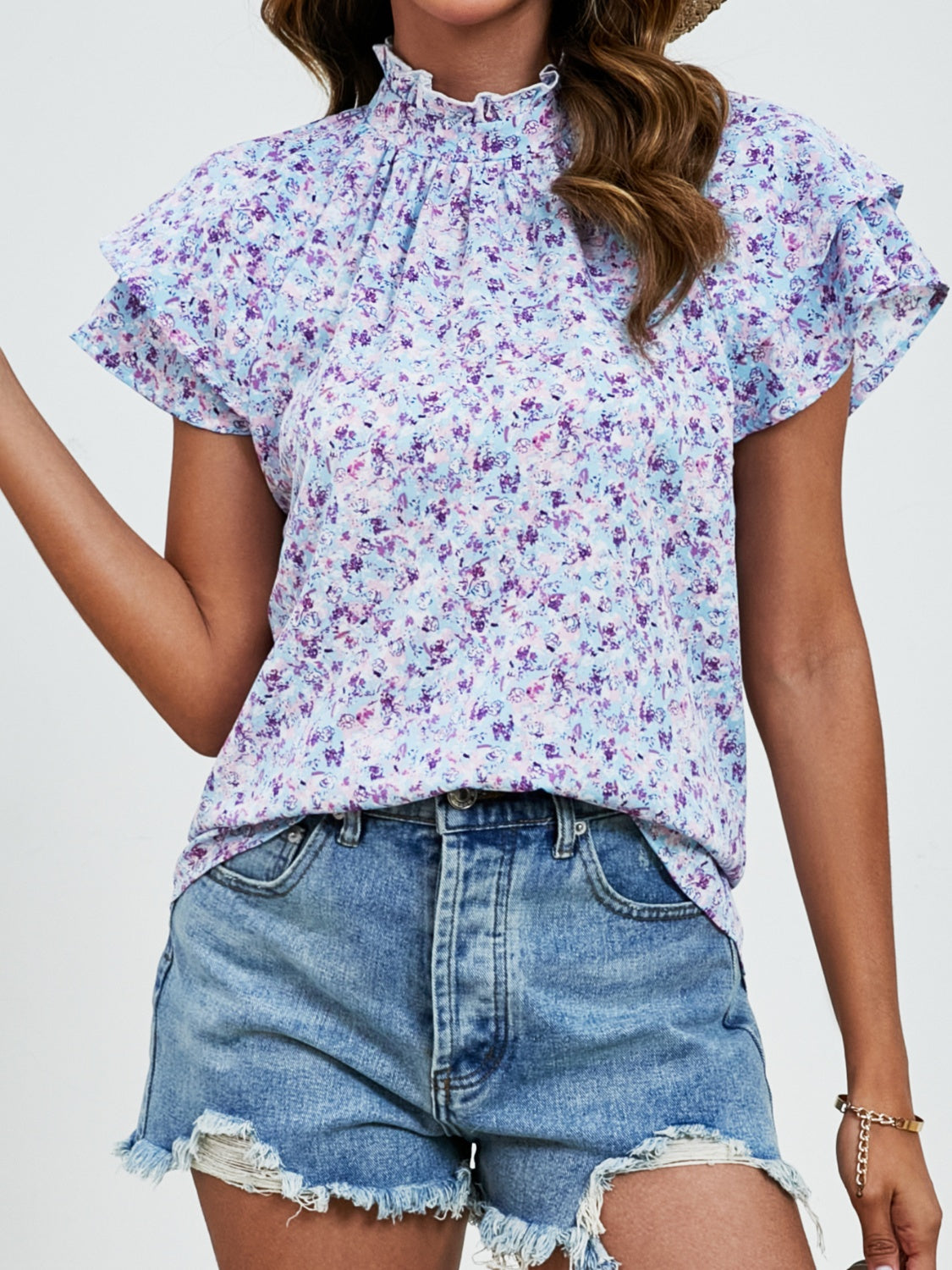 Bluse mit Rollkragen und Volantärmeln und Blumenmuster