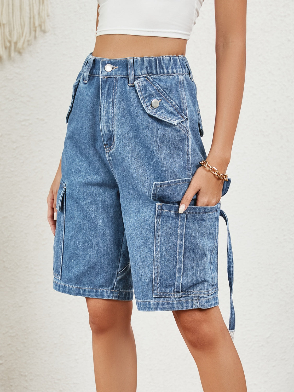 Jeansshorts mit hoher Taille und Taschen