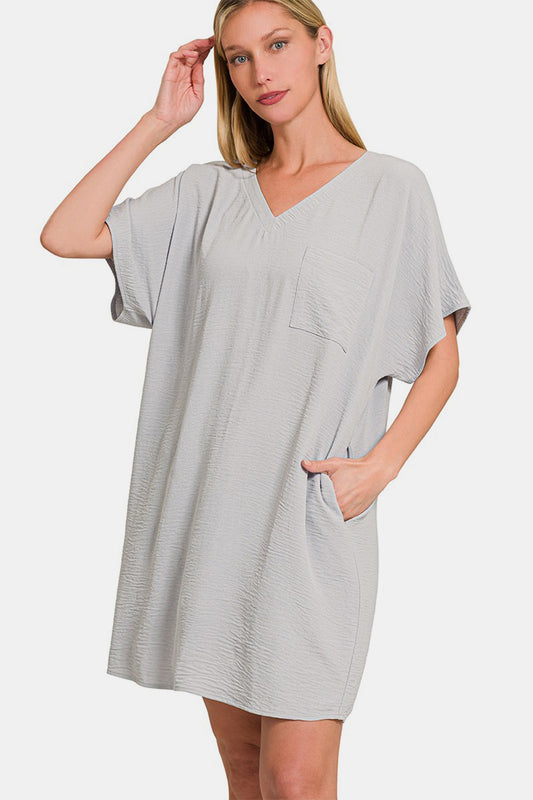 Zenana – T-Shirt-Kleid mit V-Ausschnitt und Taschen