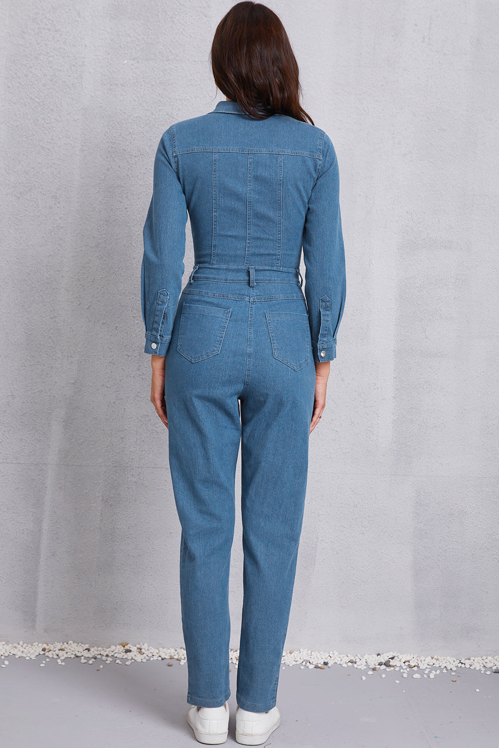 Jeans-Jumpsuit mit Druckknöpfen und Taschen