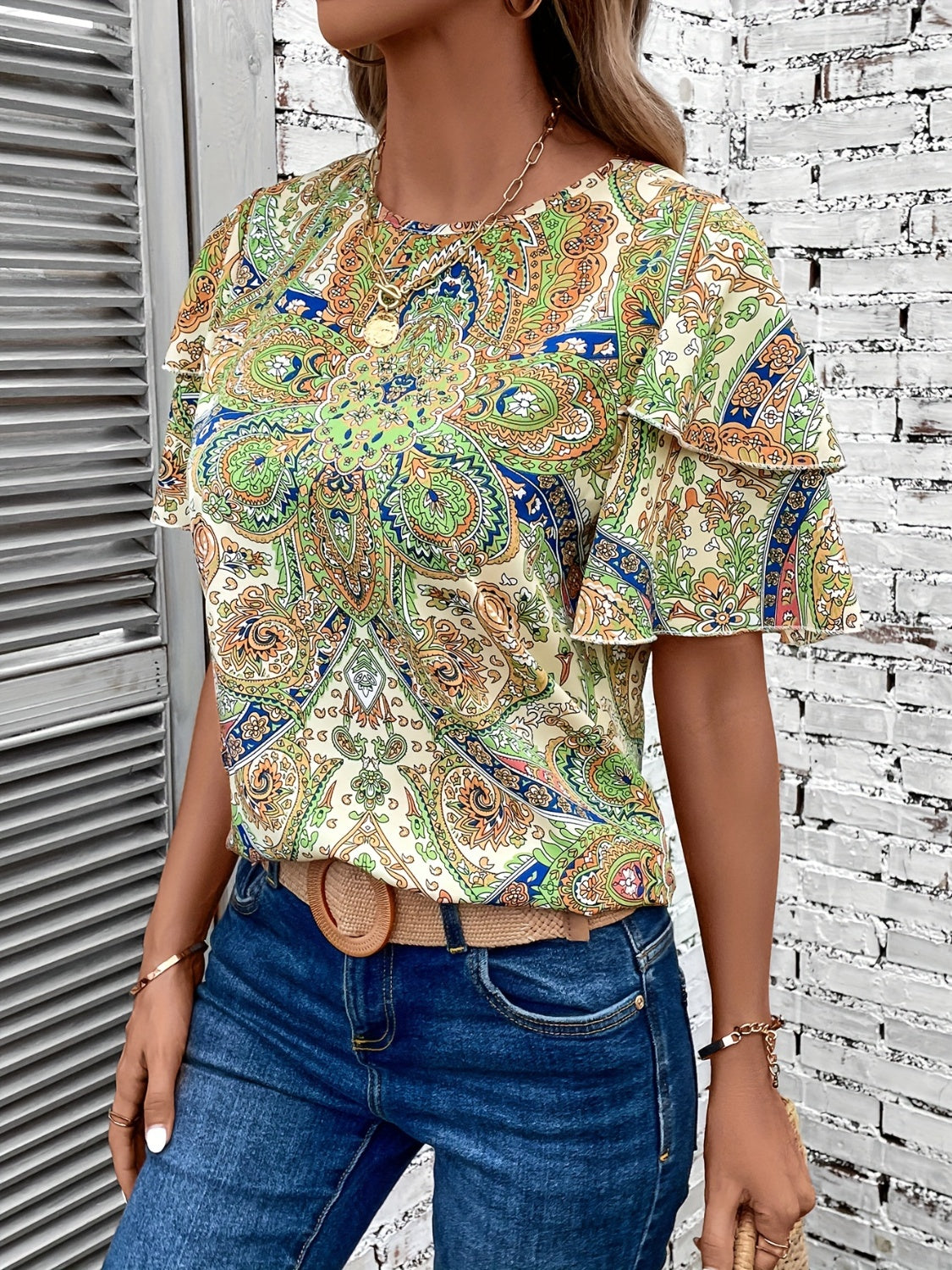 Blusa estampada de manga corta con cuello redondo