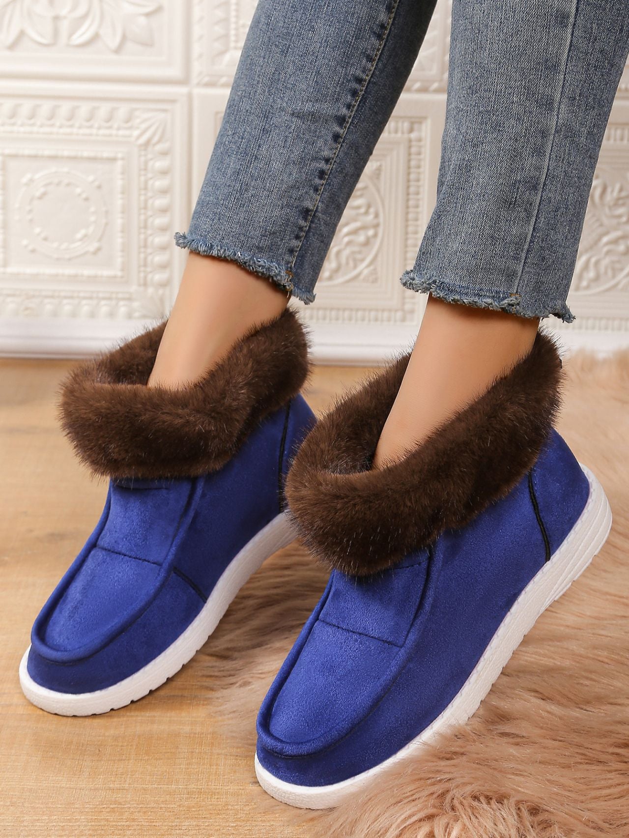 Faux Fur Suede Round Toe Sneakers