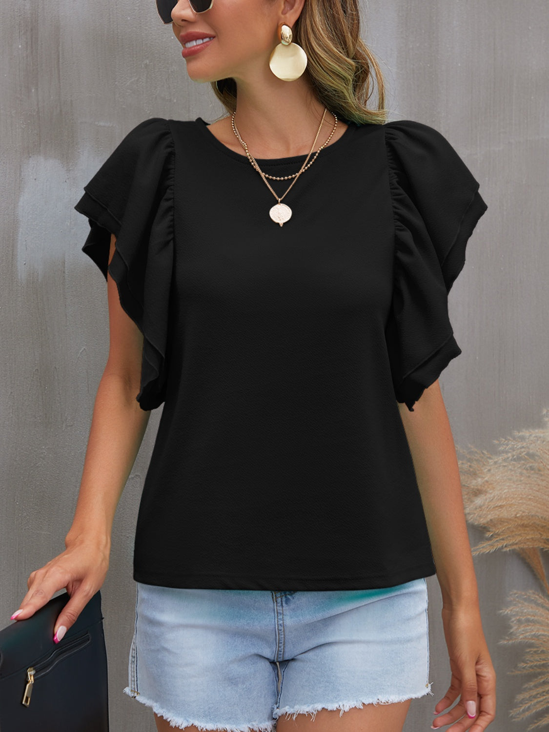 Blusa con cuello redondo y mangas con volantes