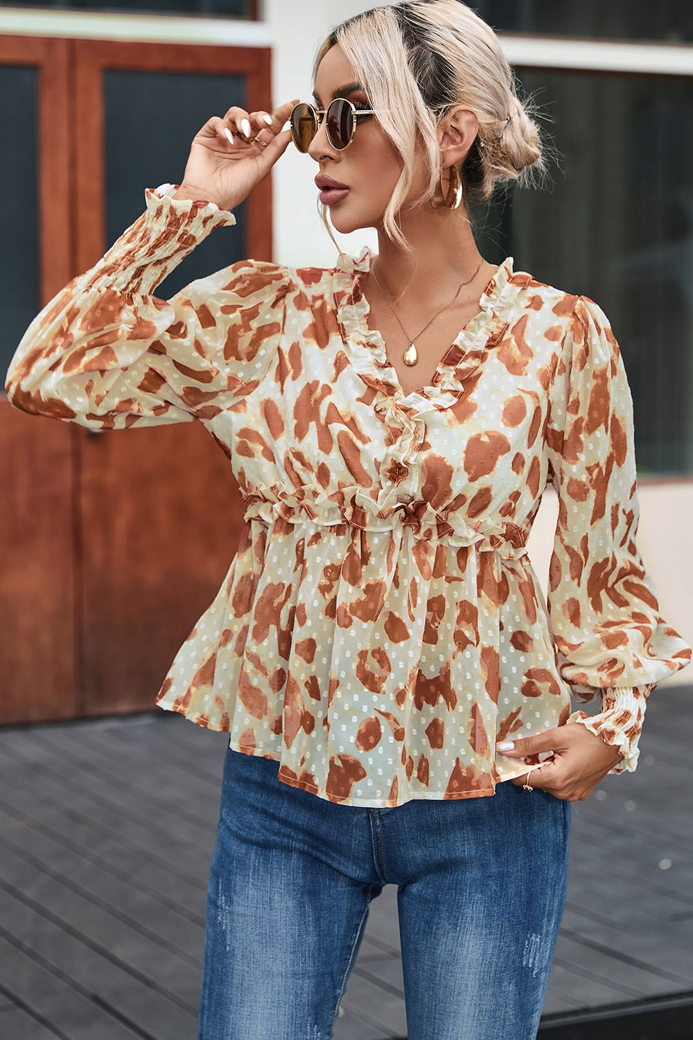 Blusa de manga farol con cuello en V y estampado de volantes