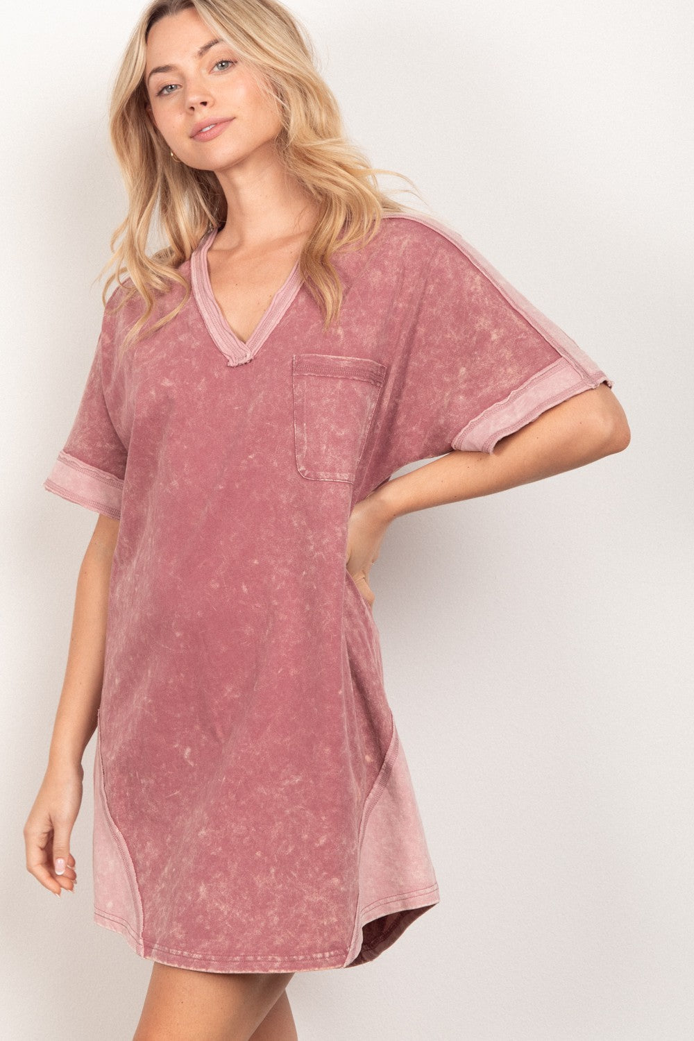 VERY J – Kurzärmliges T-Shirt-Kleid mit V-Ausschnitt