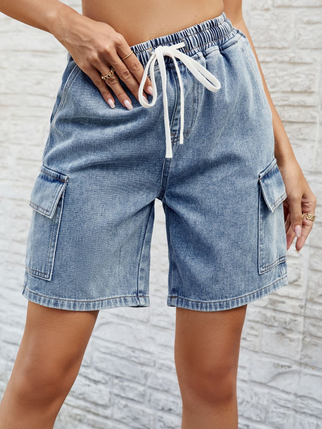 Jeansshorts mit Kordelzug und Taschen