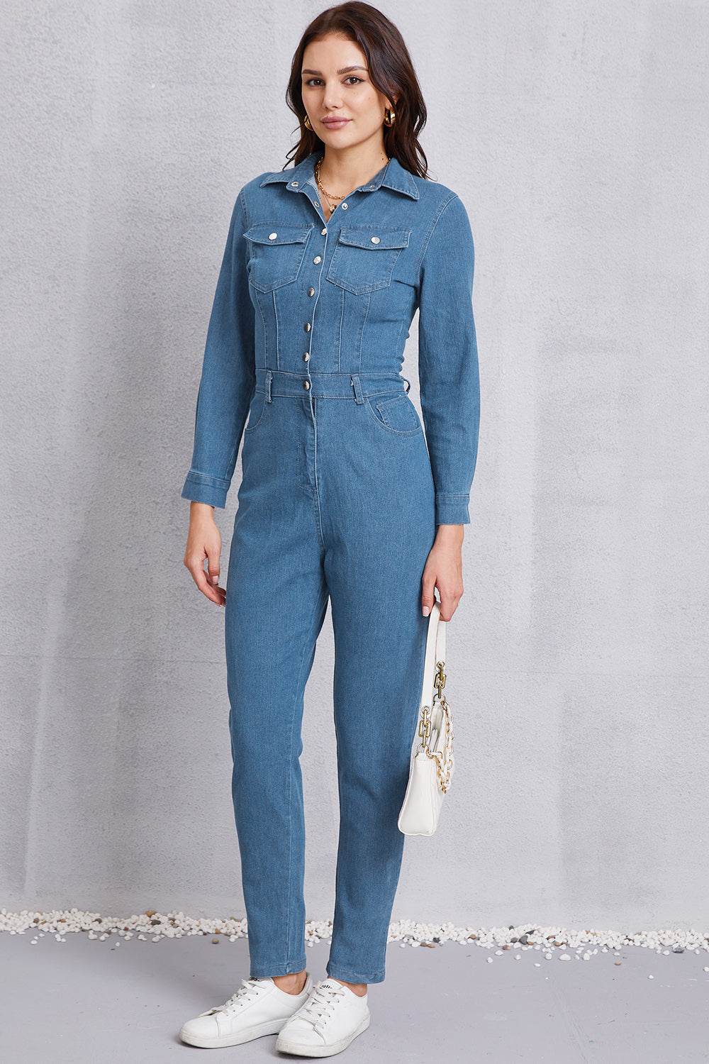 Jeans-Jumpsuit mit Druckknöpfen und Taschen