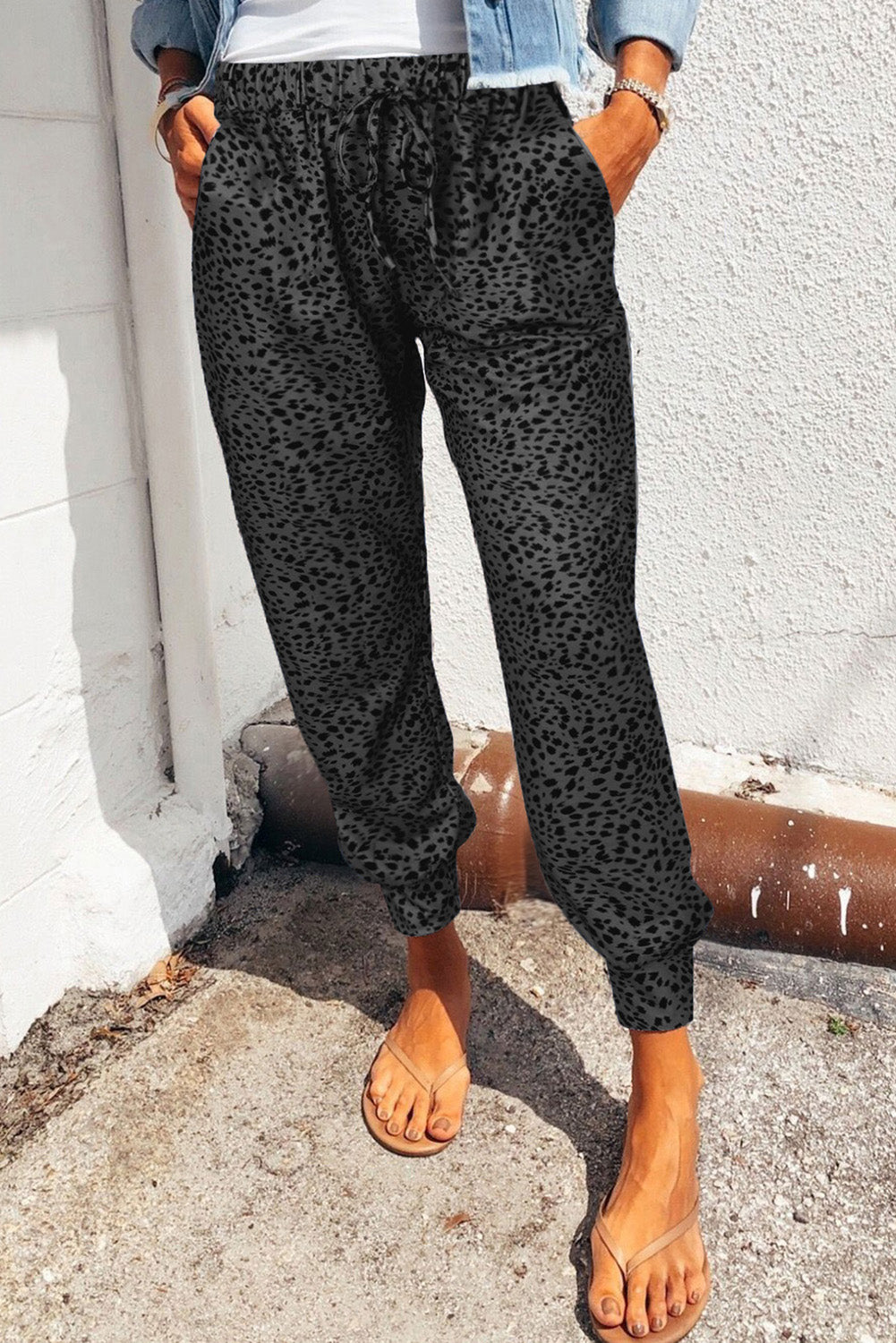 Double Take – Jogginghose mit Leopardenmuster und Taschen