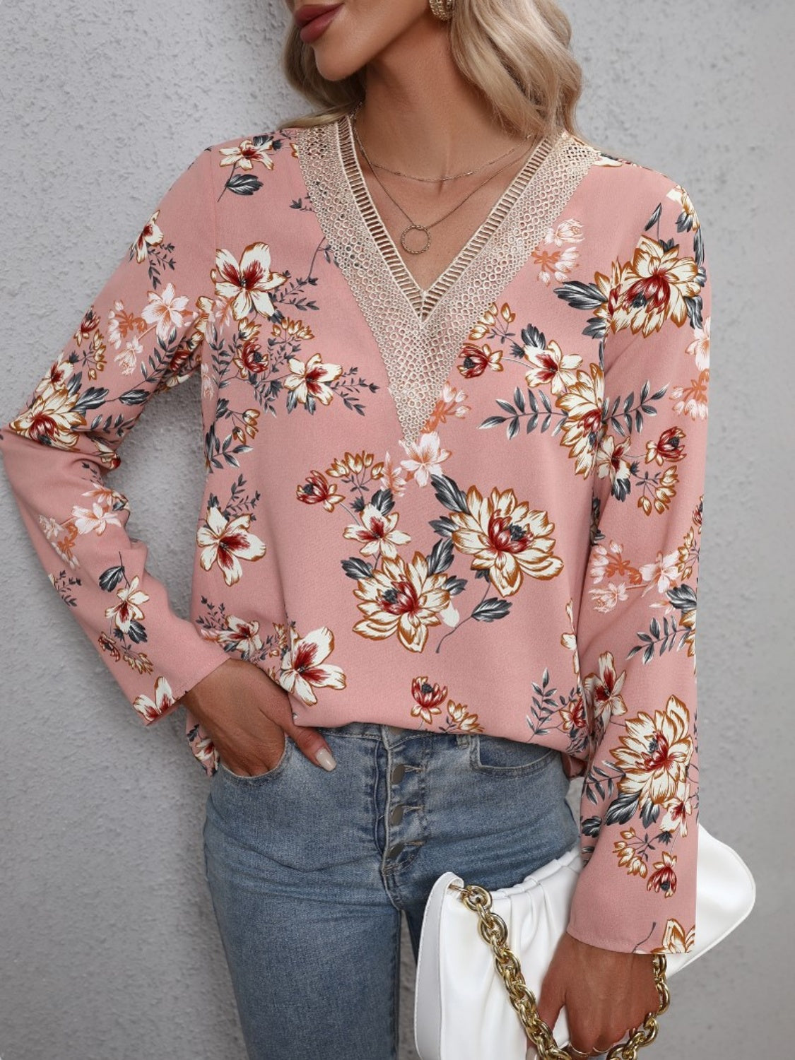 Blusa estampada de manga larga con cuello en V