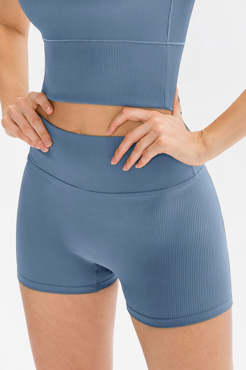 Sport-Shorts mit schmaler Passform und breitem Bund