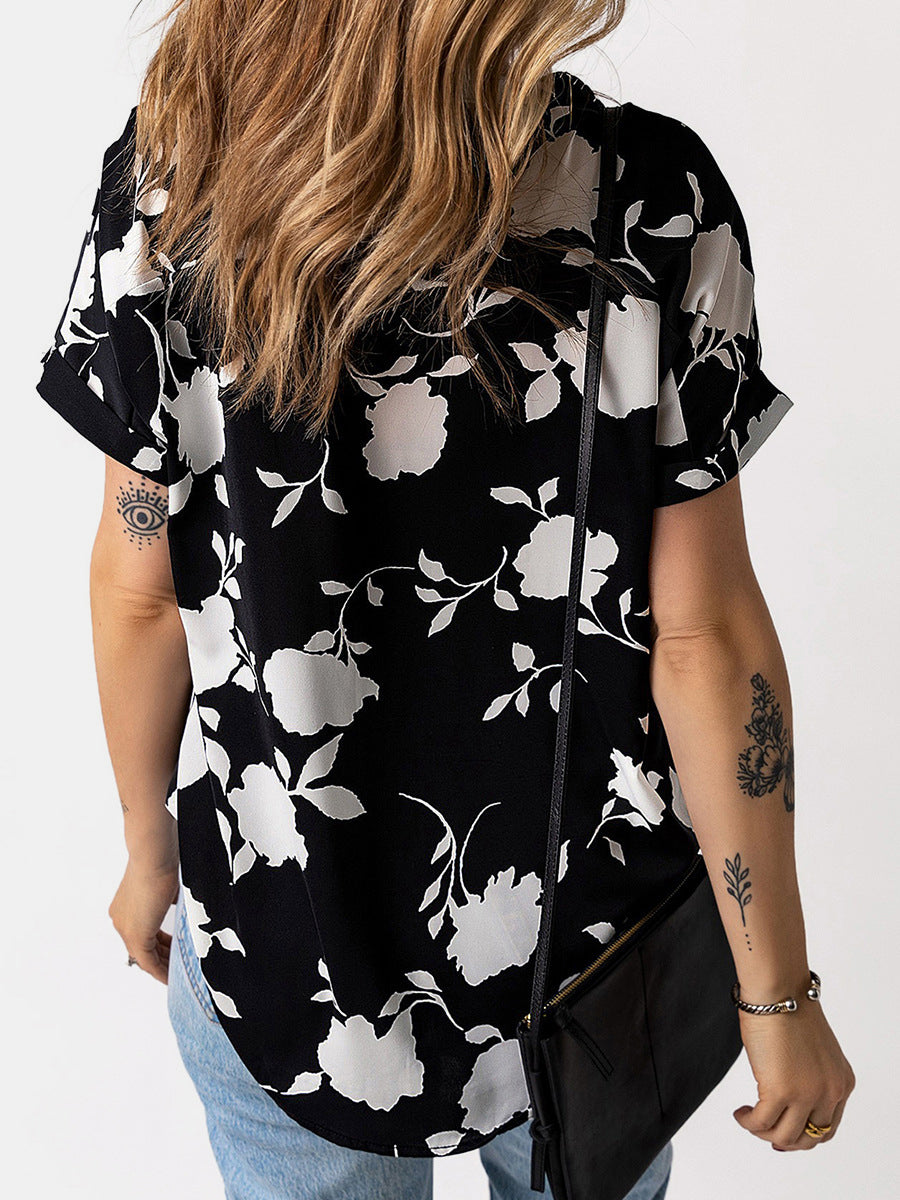 Blusa de manga corta con muescas estampada de tamaño completo