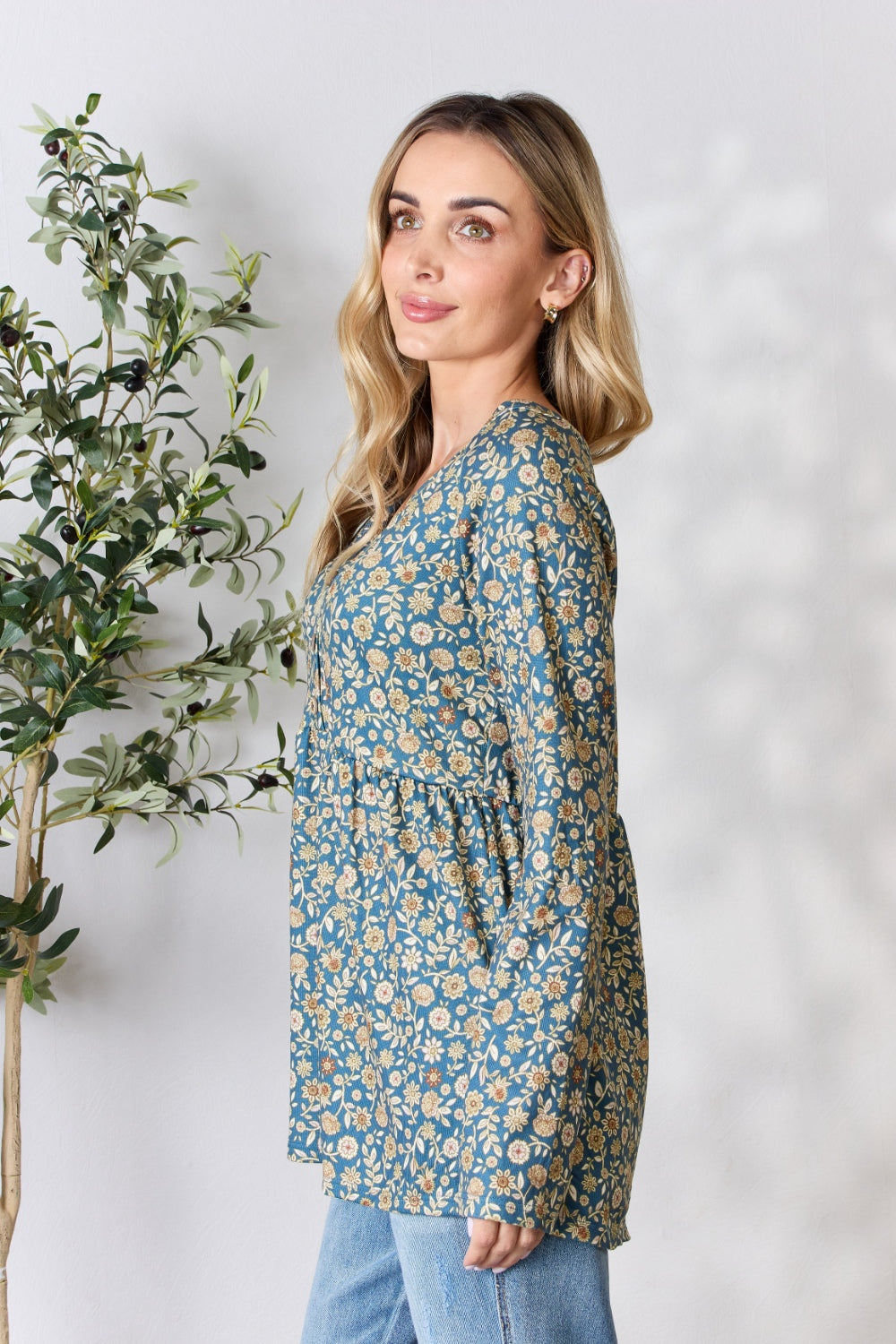 Heimish Bluse mit langen Ärmeln und Blumenmuster in voller Größe und halber Knopfleiste