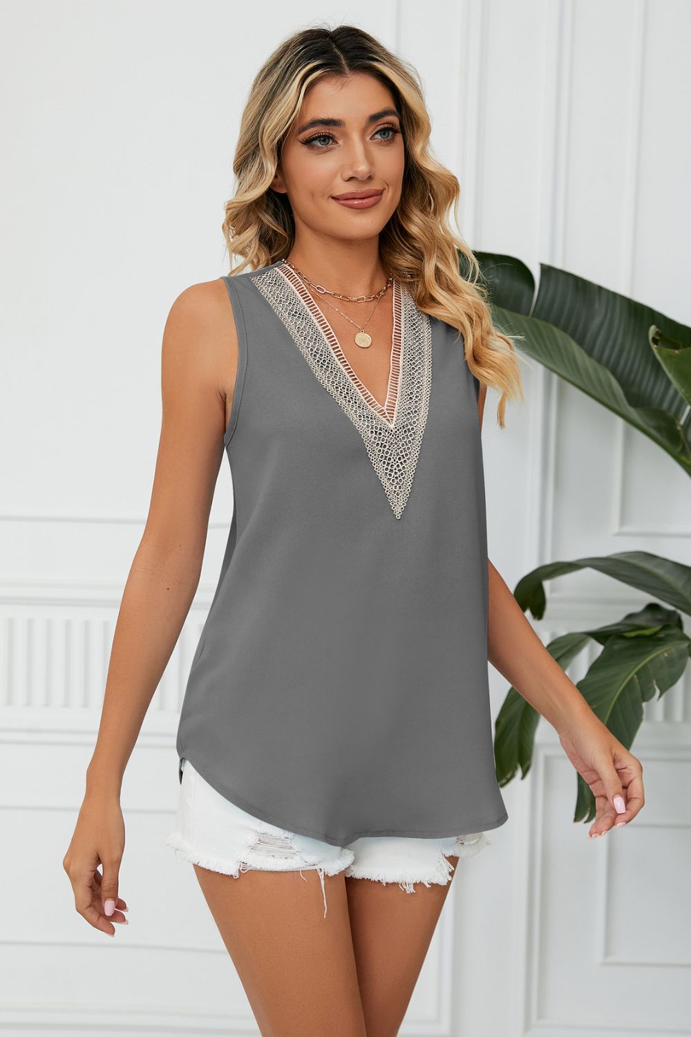 Contrast Trim Plunge Sleeveless Blouse