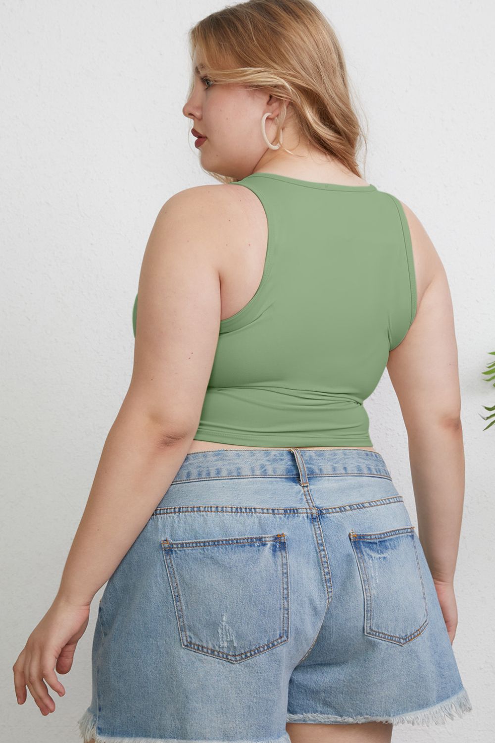 Basic Bae – Schmales Tanktop in voller Größe mit Rundhalsausschnitt