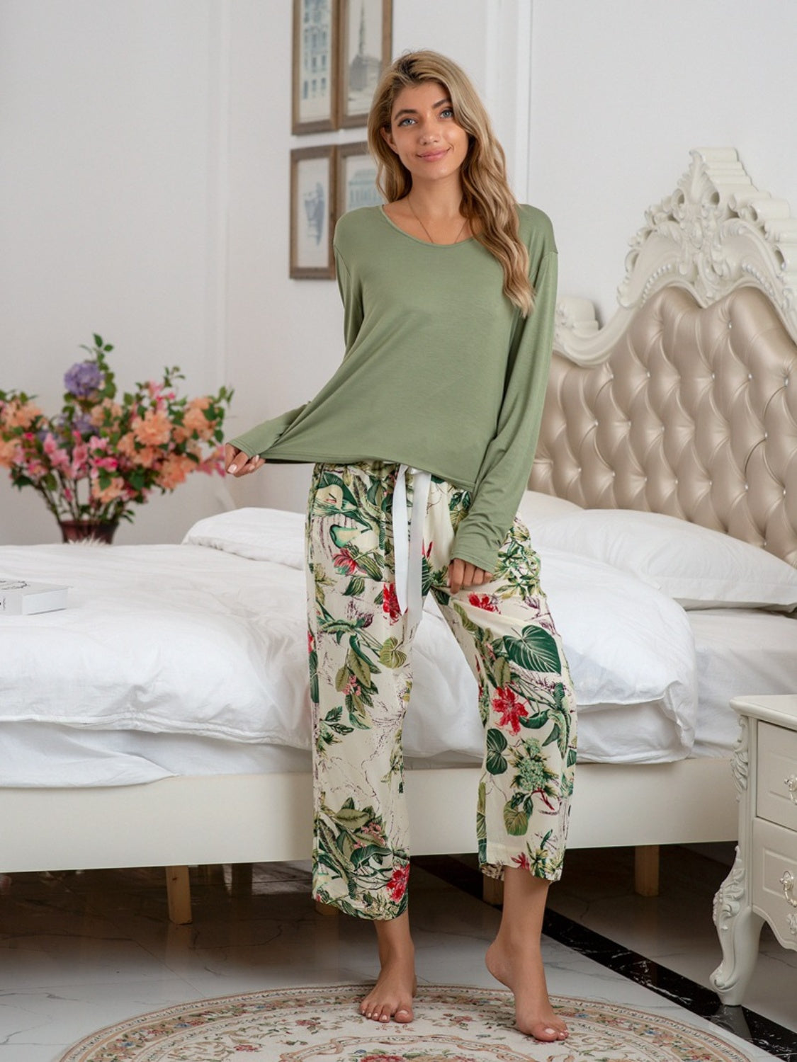 Lounge-Set aus Top mit Rundhalsausschnitt und bedruckter Hose