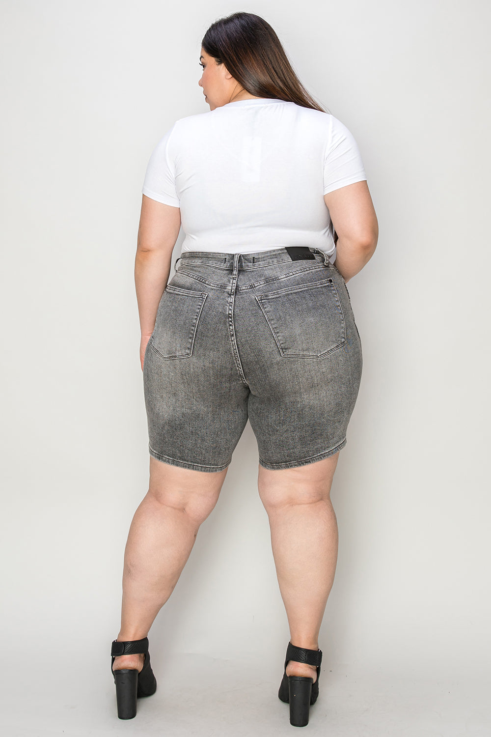 Judy Blue – Verwaschene Jeansshorts mit hoher Taille in voller Größe