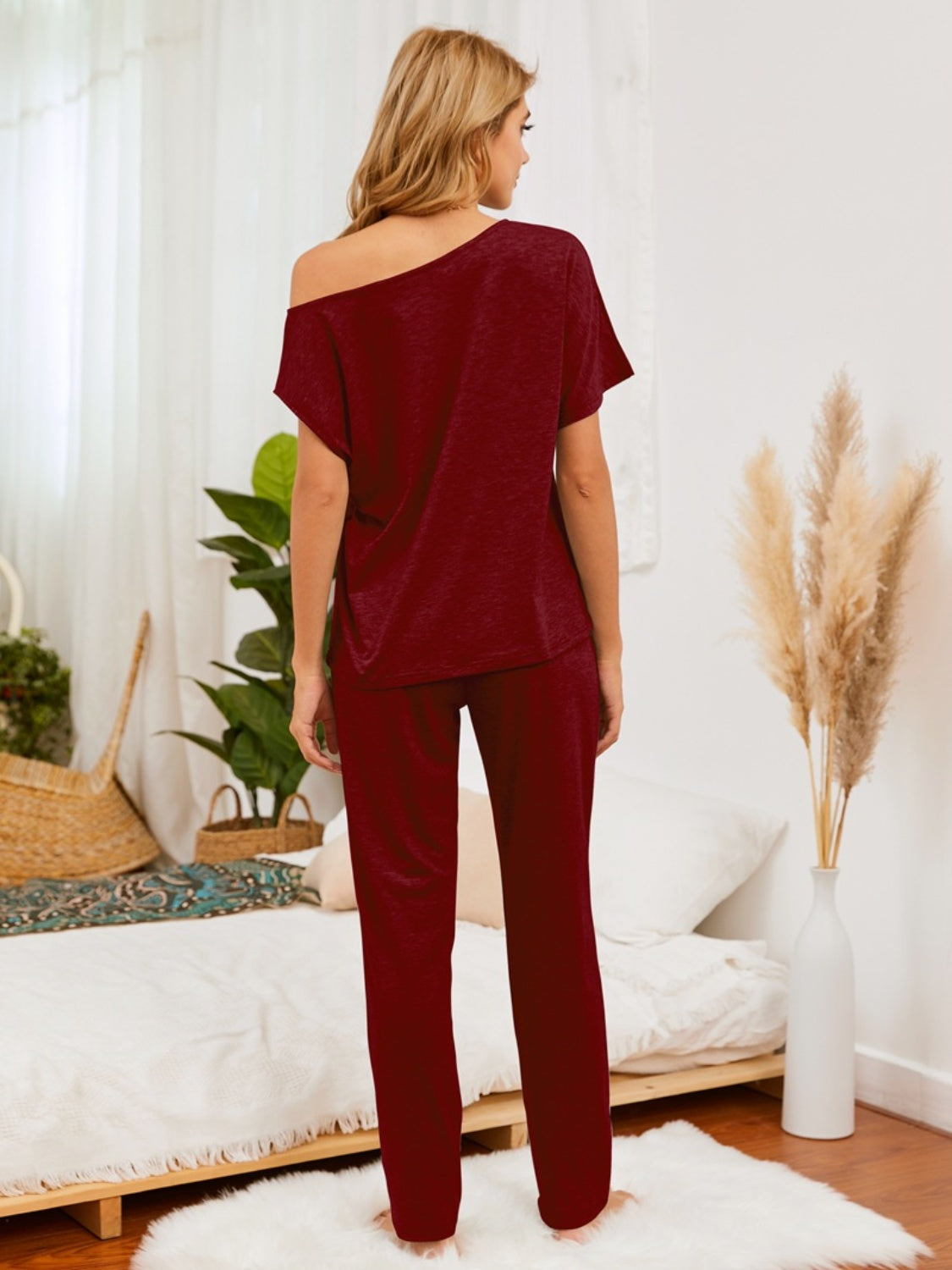 Conjunto lounge de pantalón y top con cuello barco