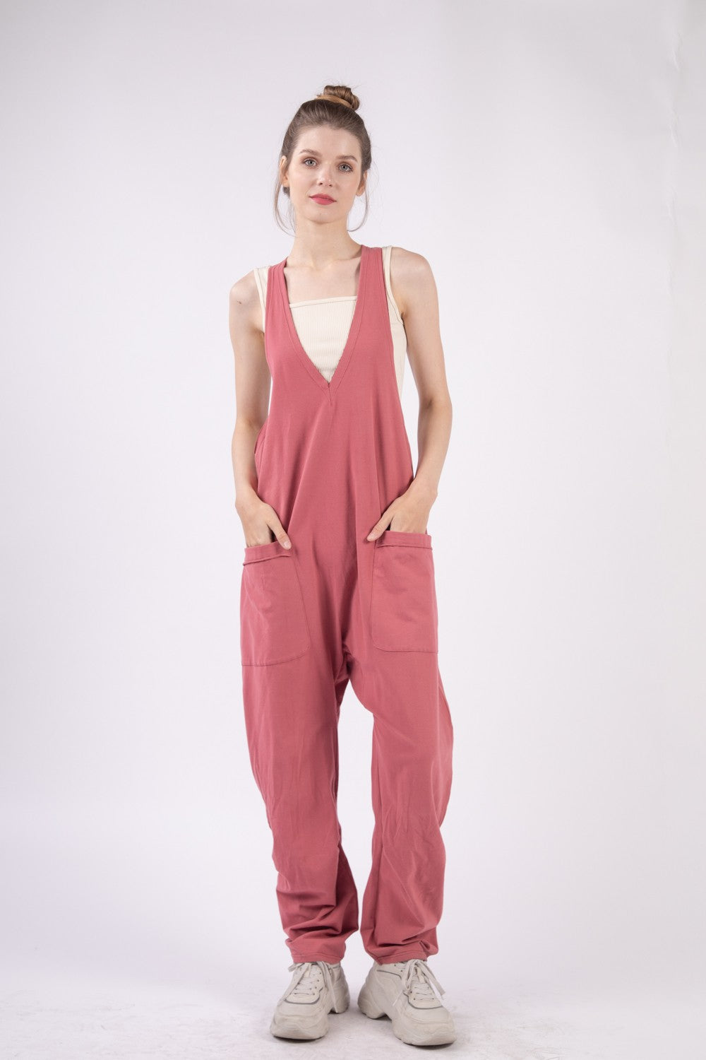 VERY J – Tief ausgeschnittener, ärmelloser Jumpsuit mit Taschen