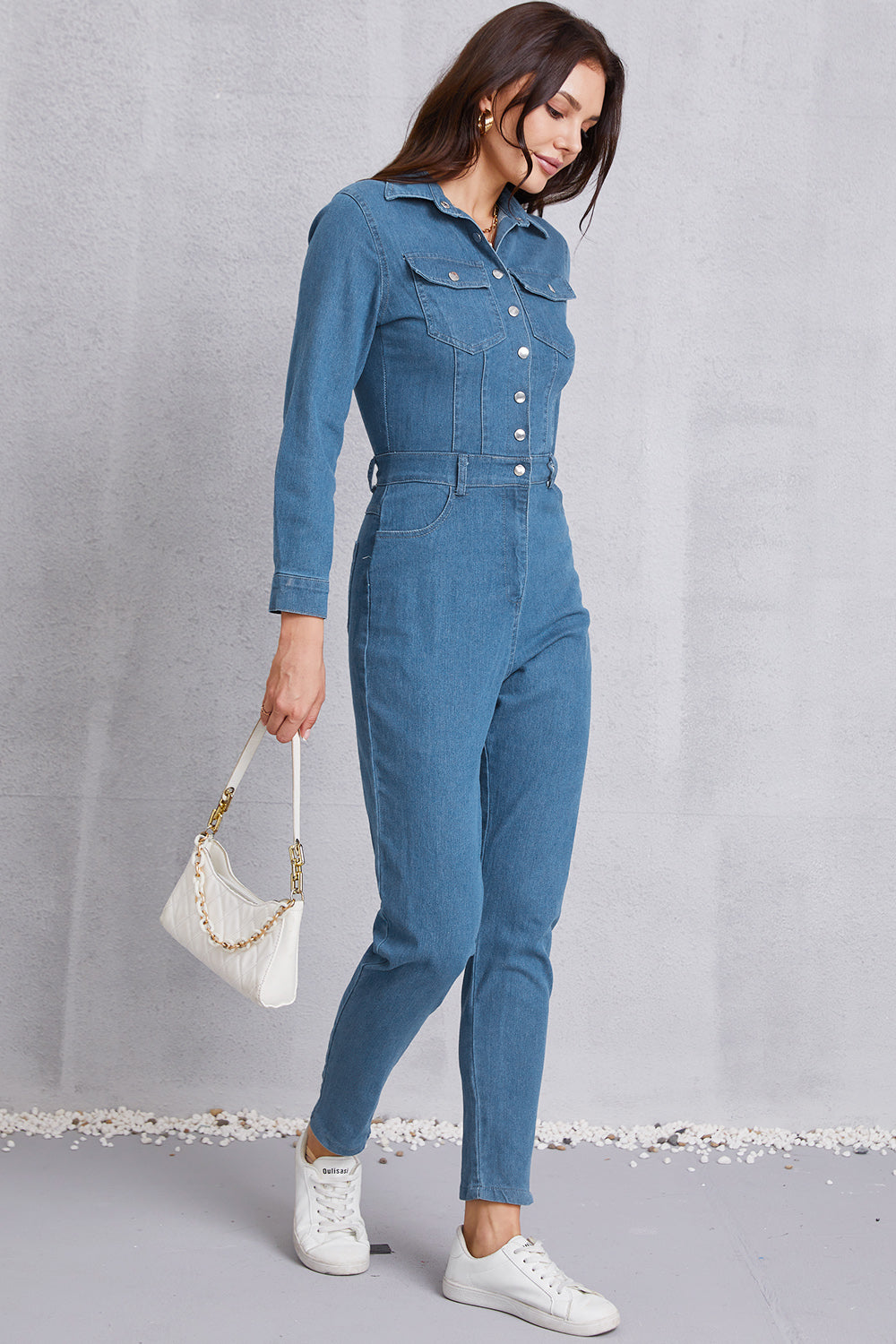 Jeans-Jumpsuit mit Druckknöpfen und Taschen