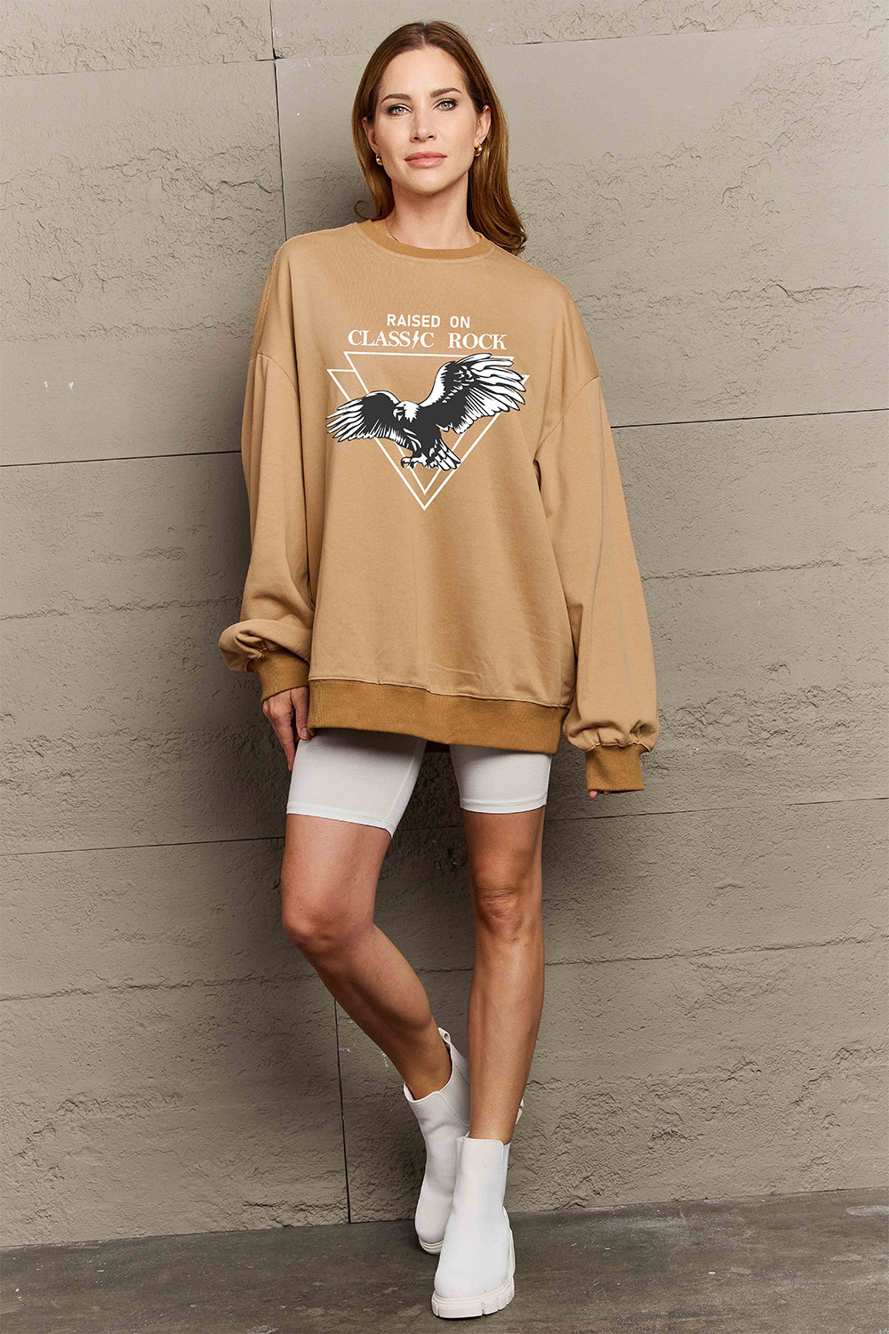 Simply Love – Sweatshirt mit überschnittener Schulter und Adler-Grafik in voller Größe