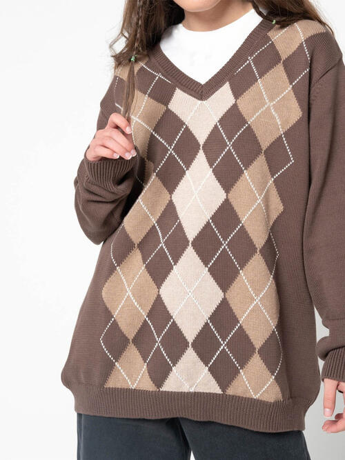 Geometrischer Langarmpullover mit V-Ausschnitt