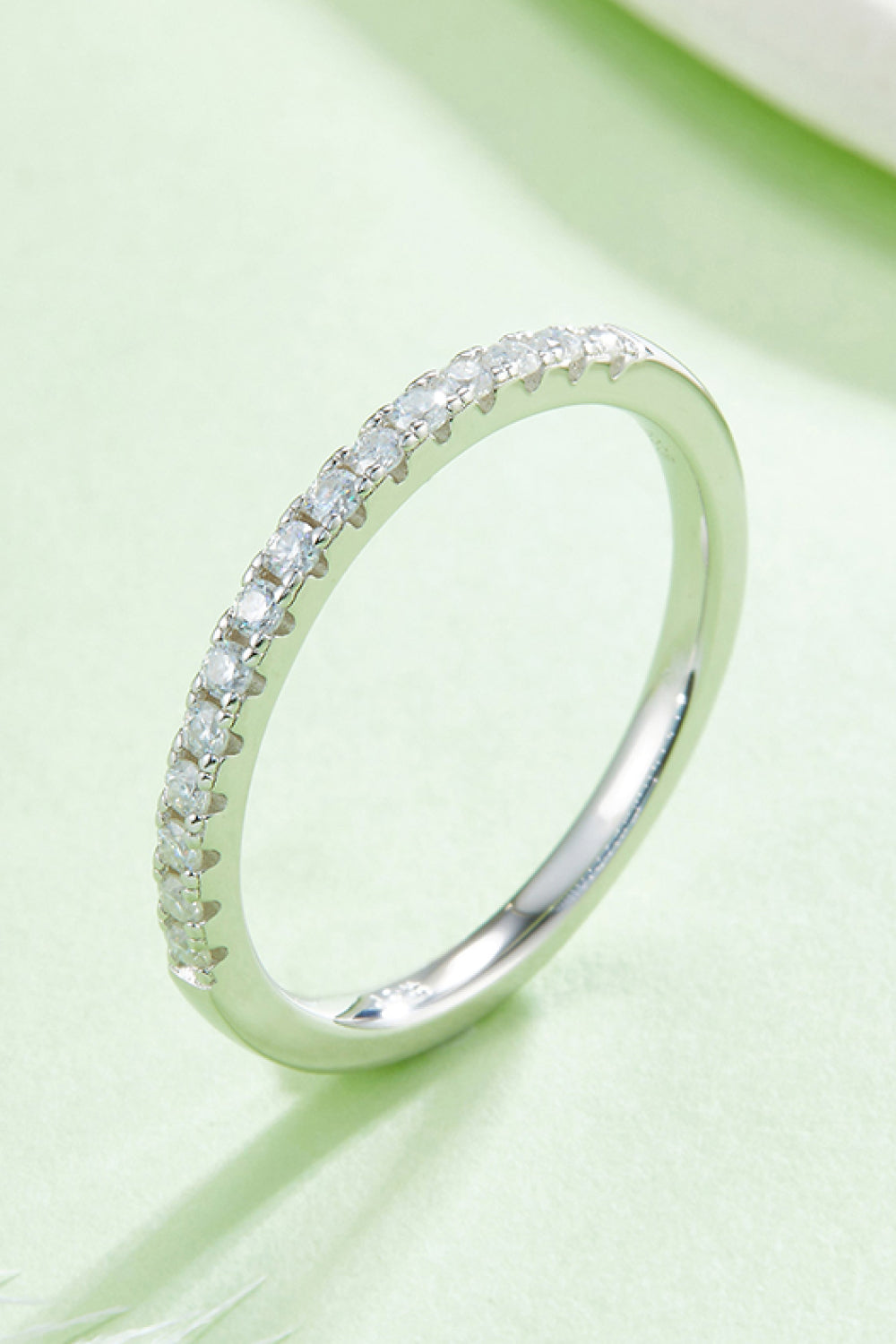 Platinierter Halb-Eternity-Ring mit Moissanit